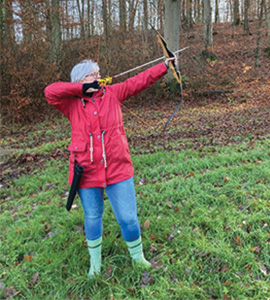 Gabriela Steudle beim Bogenschießen